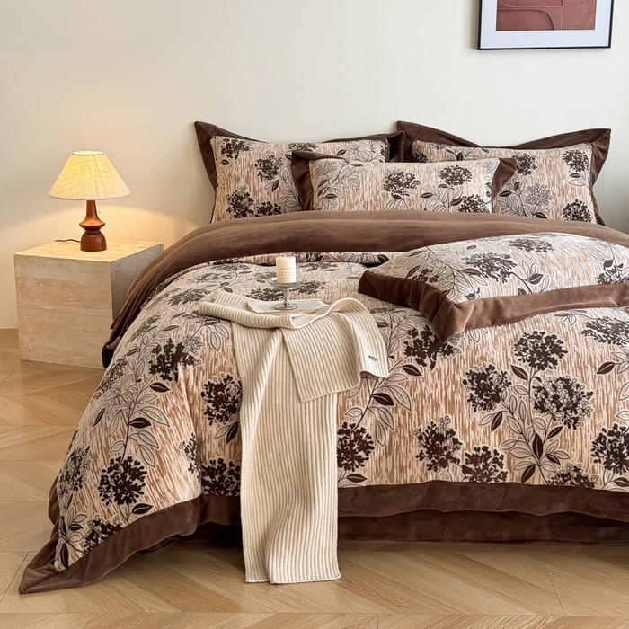 91家纺网 家纺一手货源 找家纺 九花鹿 2025新款宽边雕花绒牛奶绒四件套 宽边雕花-琉璃花