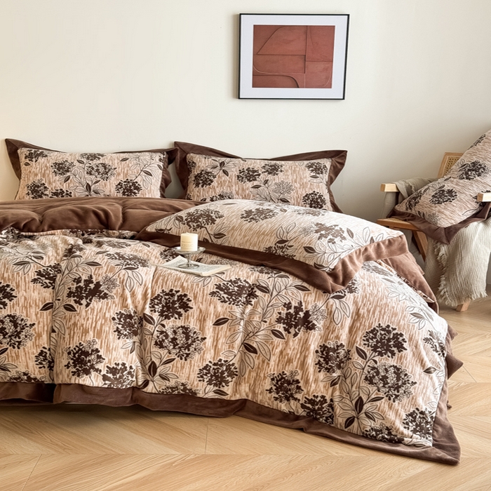 91家纺网 家纺一手货源 找家纺 九花鹿 2025新款宽边雕花绒牛奶绒四件套 宽边雕花-琉璃花