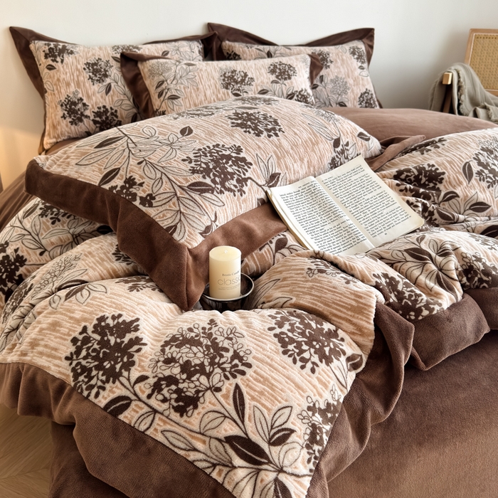 91家纺网 家纺一手货源 找家纺 九花鹿 2025新款宽边雕花绒牛奶绒四件套 宽边雕花-琉璃花