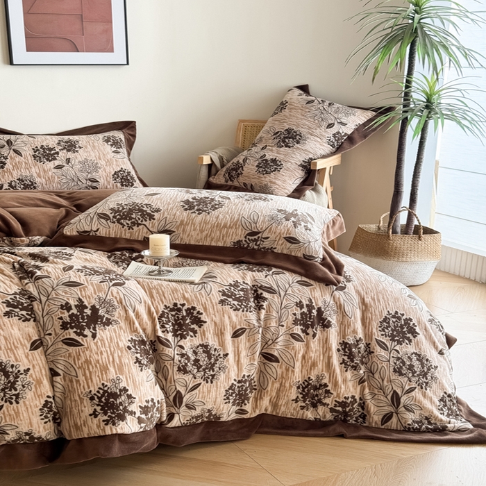 91家纺网 家纺一手货源 找家纺 九花鹿 2025新款宽边雕花绒牛奶绒四件套 宽边雕花-琉璃花