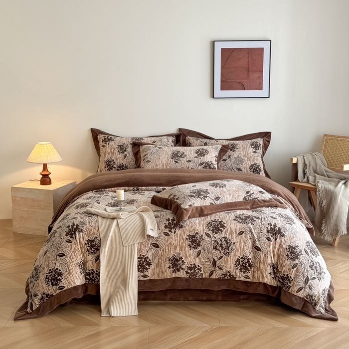 91家纺网 家纺一手货源 找家纺 九花鹿 2025新款宽边雕花绒牛奶绒四件套 宽边雕花-琉璃花