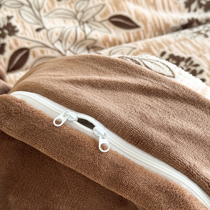 91家纺网 家纺一手货源 找家纺 九花鹿 2025新款宽边雕花绒牛奶绒四件套 宽边雕花-琉璃花