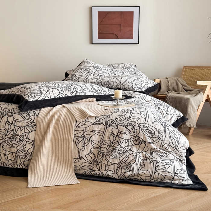 91家纺网 家纺一手货源 找家纺 九花鹿 2025新款宽边雕花绒牛奶绒四件套 宽边雕花-玫瑰