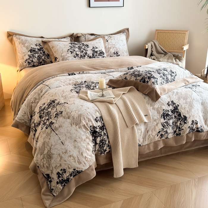 91家纺网 家纺一手货源 找家纺 九花鹿 2025新款宽边雕花绒牛奶绒四件套 宽边雕花-秘境