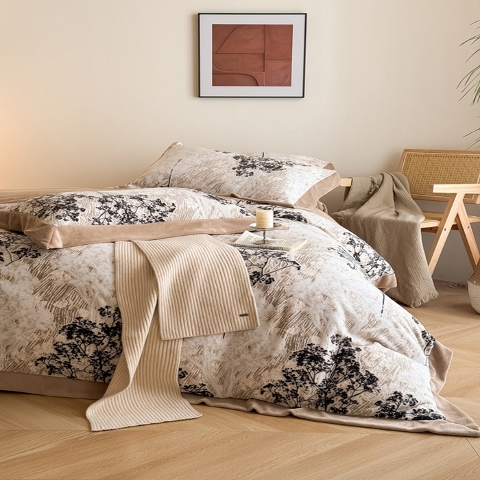 91家纺网 家纺一手货源 找家纺 九花鹿 2025新款宽边雕花绒牛奶绒四件套 宽边雕花-秘境