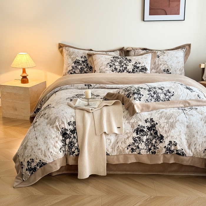 91家纺网 家纺一手货源 找家纺 九花鹿 2025新款宽边雕花绒牛奶绒四件套 宽边雕花-秘境