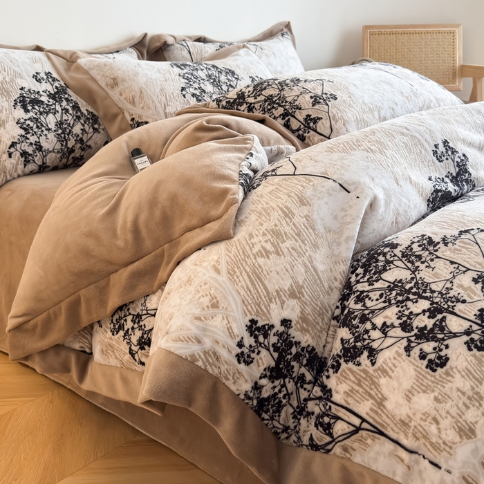 九花鹿 2025新款宽边雕花绒牛奶绒四件套 宽边雕花-秘境