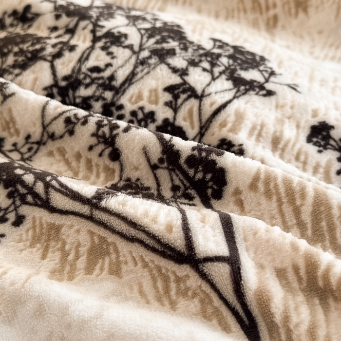 91家纺网 家纺一手货源 找家纺 九花鹿 2025新款宽边雕花绒牛奶绒四件套 宽边雕花-秘境