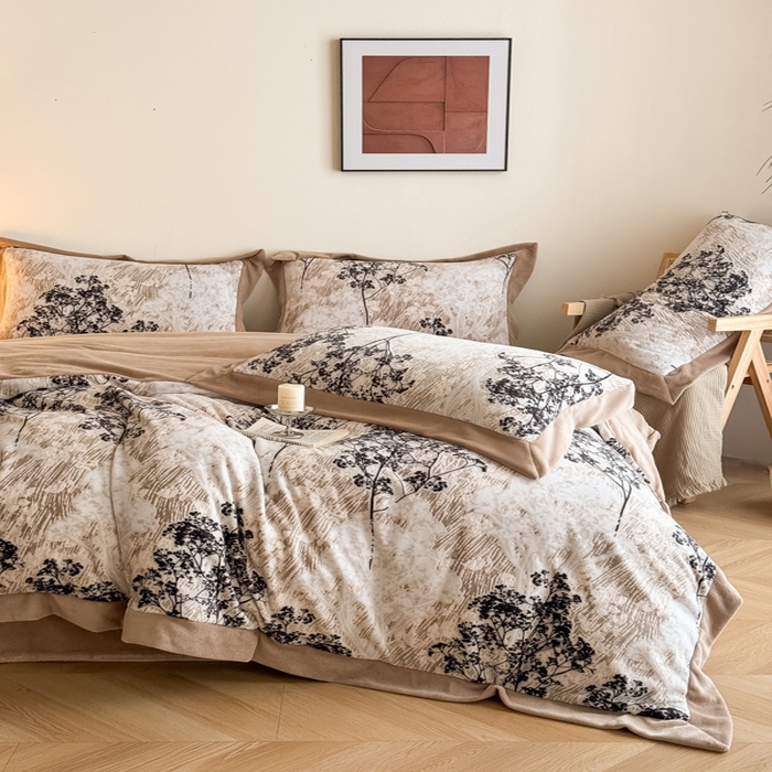 91家纺网 家纺一手货源 找家纺 九花鹿 2025新款宽边雕花绒牛奶绒四件套 宽边雕花-秘境