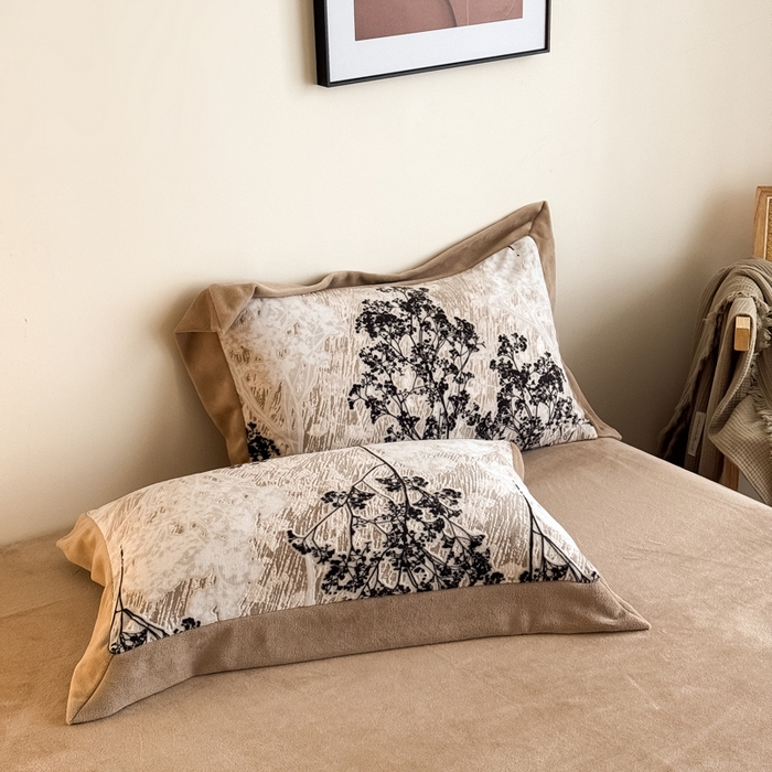 91家纺网 家纺一手货源 找家纺 九花鹿 2025新款宽边雕花绒牛奶绒四件套 宽边雕花-秘境