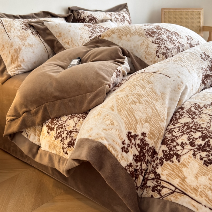 九花鹿 2025新款宽边雕花绒牛奶绒四件套 宽边雕花-秘境(奶咖）