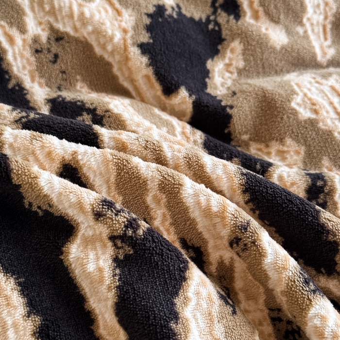 91家纺网 家纺一手货源 找家纺 九花鹿 2025新款宽边雕花绒牛奶绒四件套 宽边雕花-情调(奶茶棕）