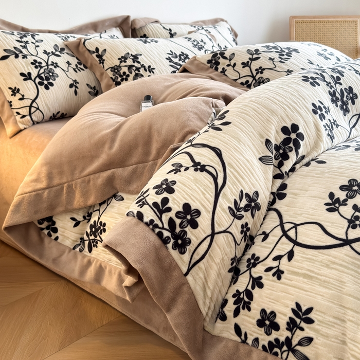 九花鹿 2025新款宽边雕花绒牛奶绒四件套 宽边雕花-悠然花朵