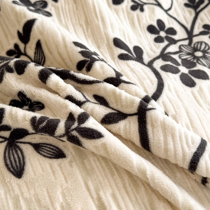 91家纺网 家纺一手货源 找家纺 九花鹿 2025新款宽边雕花绒牛奶绒四件套 宽边雕花-悠然花朵