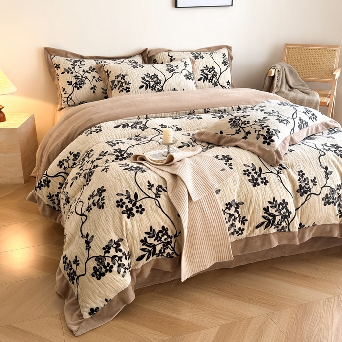 91家纺网 家纺一手货源 找家纺 九花鹿 2025新款宽边雕花绒牛奶绒四件套 宽边雕花-悠然花朵