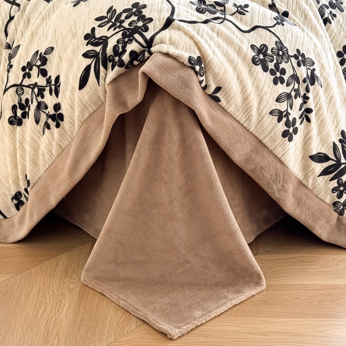 91家纺网 家纺一手货源 找家纺 九花鹿 2025新款宽边雕花绒牛奶绒四件套 宽边雕花-悠然花朵