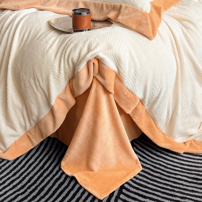 91家纺网 家纺一手货源 找家纺 九花鹿 2025新款宽边雕花绒牛奶绒四件套 宽边-枫叶奶白拼杏黄