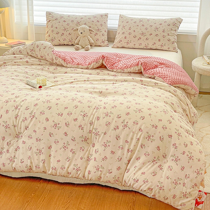 91家纺网 家纺一手货源 找家纺 丫丫家纺 2025新款云感木棉皱皱纱被子豆豆绒大豆被冬被被芯春秋豆豆被 爱玲说- 红