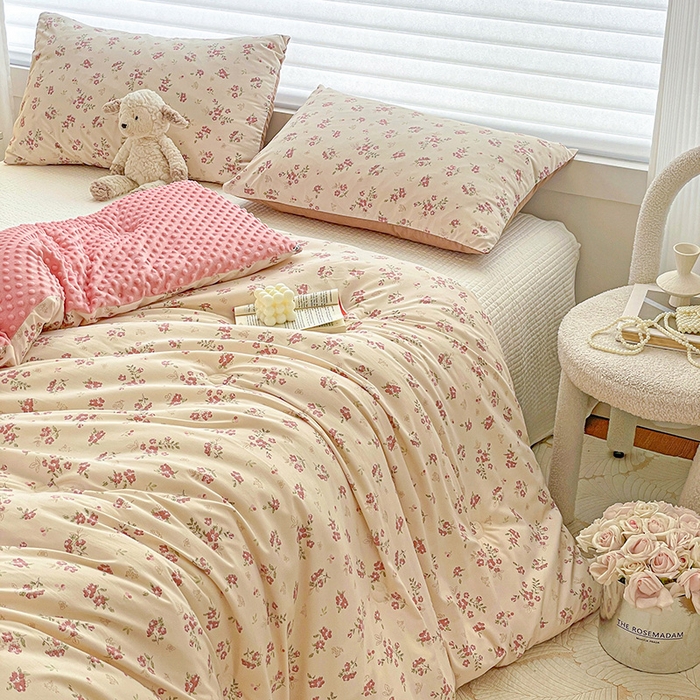 91家纺网 家纺一手货源 找家纺 丫丫家纺 2025新款云感木棉皱皱纱被子豆豆绒大豆被冬被被芯春秋豆豆被 爱玲说- 红