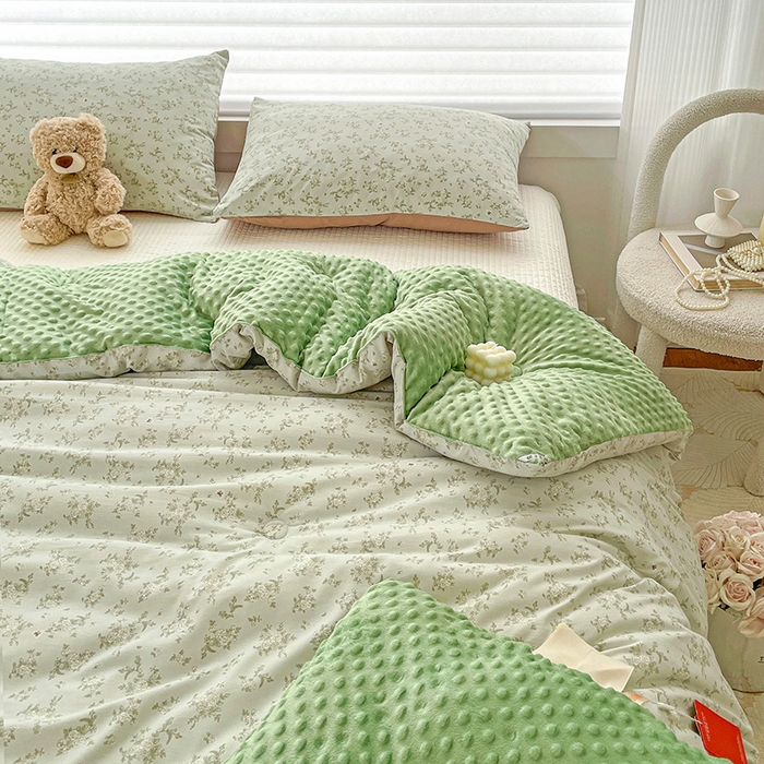 91家纺网 家纺一手货源 找家纺 丫丫家纺 2025新款云感木棉皱皱纱被子豆豆绒大豆被冬被被芯春秋豆豆被 茶语-绿