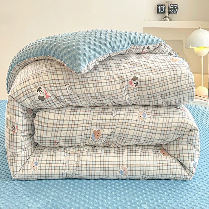 91家纺网 家纺一手货源 找家纺 丫丫家纺 2025新款云感木棉皱皱纱被子豆豆绒大豆被冬被被芯春秋豆豆被 灰蓝格小狗