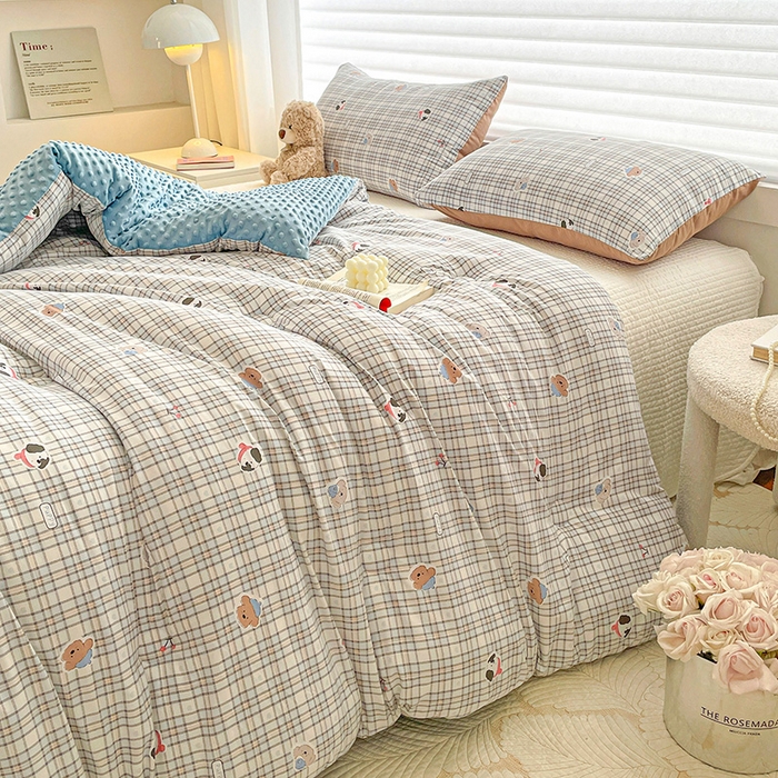 91家纺网 家纺一手货源 找家纺 丫丫家纺 2025新款云感木棉皱皱纱被子豆豆绒大豆被冬被被芯春秋豆豆被 灰蓝格小狗