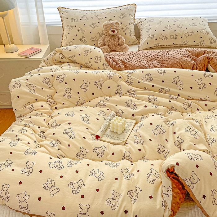 91家纺网 家纺一手货源 找家纺 丫丫家纺 2025新款云感木棉皱皱纱被子豆豆绒大豆被冬被被芯春秋豆豆被 米小熊