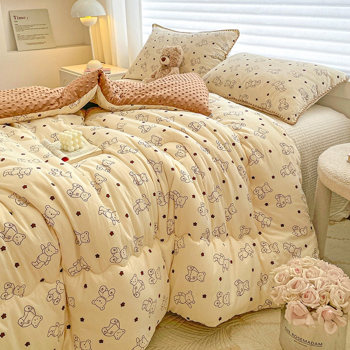 91家纺网 家纺一手货源 找家纺 丫丫家纺 2025新款云感木棉皱皱纱被子豆豆绒大豆被冬被被芯春秋豆豆被 米小熊