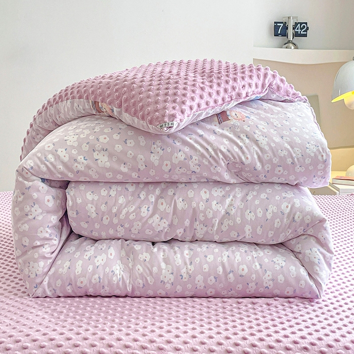 91家纺网 家纺一手货源 找家纺 丫丫家纺 2025新款云感木棉皱皱纱被子豆豆绒大豆被冬被被芯春秋豆豆被 兔软软紫