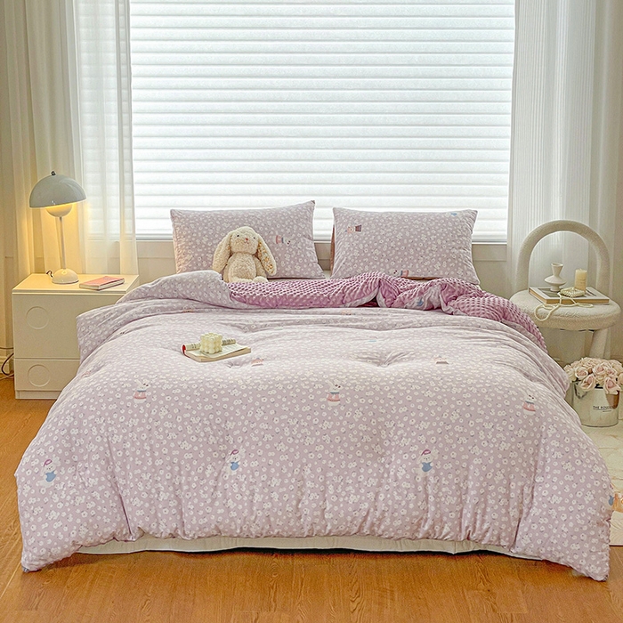 91家纺网 家纺一手货源 找家纺 丫丫家纺 2025新款云感木棉皱皱纱被子豆豆绒大豆被冬被被芯春秋豆豆被 兔软软紫