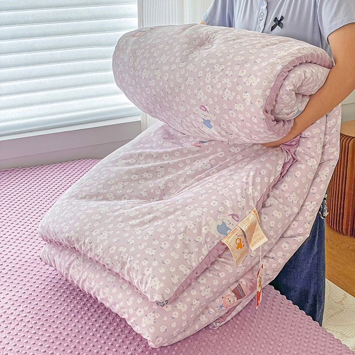 91家纺网 家纺一手货源 找家纺 丫丫家纺 2025新款云感木棉皱皱纱被子豆豆绒大豆被冬被被芯春秋豆豆被 兔软软紫