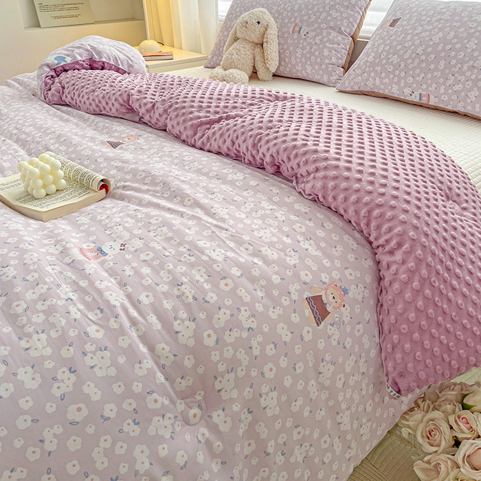 91家纺网 家纺一手货源 找家纺 丫丫家纺 2025新款云感木棉皱皱纱被子豆豆绒大豆被冬被被芯春秋豆豆被 兔软软紫