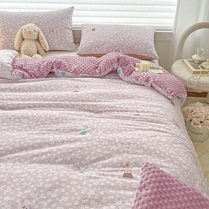 91家纺网 家纺一手货源 找家纺 丫丫家纺 2025新款云感木棉皱皱纱被子豆豆绒大豆被冬被被芯春秋豆豆被 兔软软紫