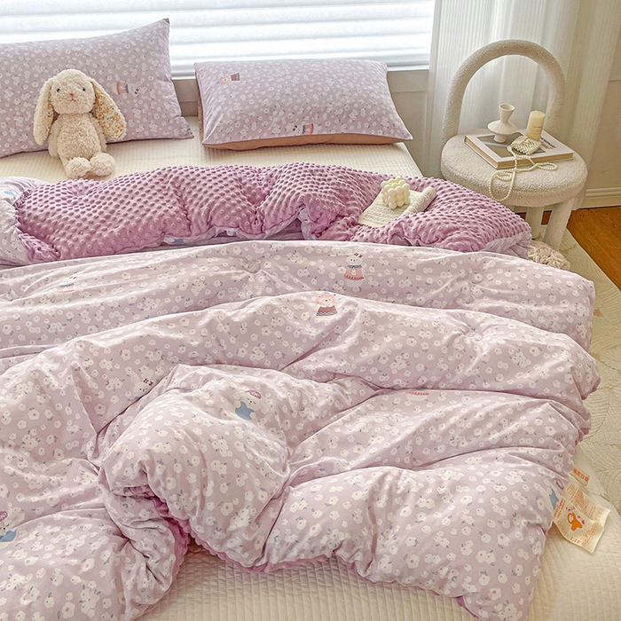 91家纺网 家纺一手货源 找家纺 丫丫家纺 2025新款云感木棉皱皱纱被子豆豆绒大豆被冬被被芯春秋豆豆被 兔软软紫