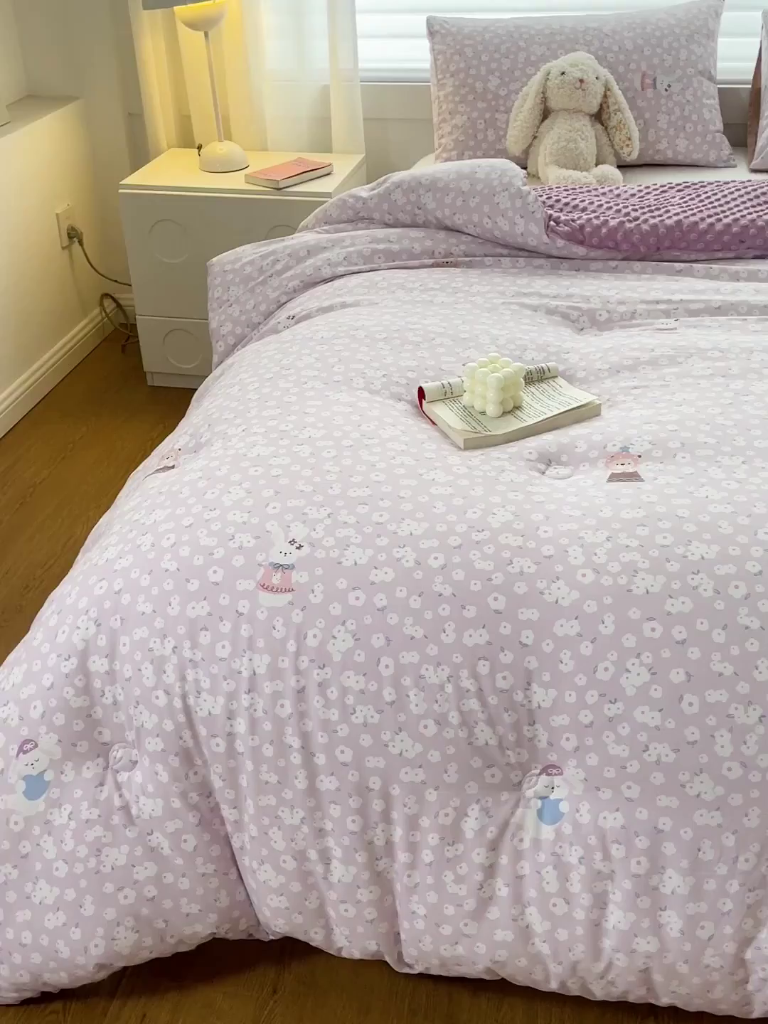 91家纺网 家纺一手货源 找家纺 丫丫家纺 2025新款云感木棉皱皱纱被子豆豆绒大豆被冬被被芯春秋豆豆被 兔软软紫