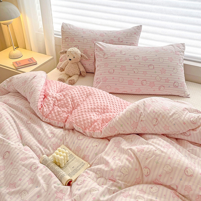 91家纺网 家纺一手货源 找家纺 丫丫家纺 2025新款云感木棉皱皱纱被子豆豆绒大豆被冬被被芯春秋豆豆被 星星凯蒂粉