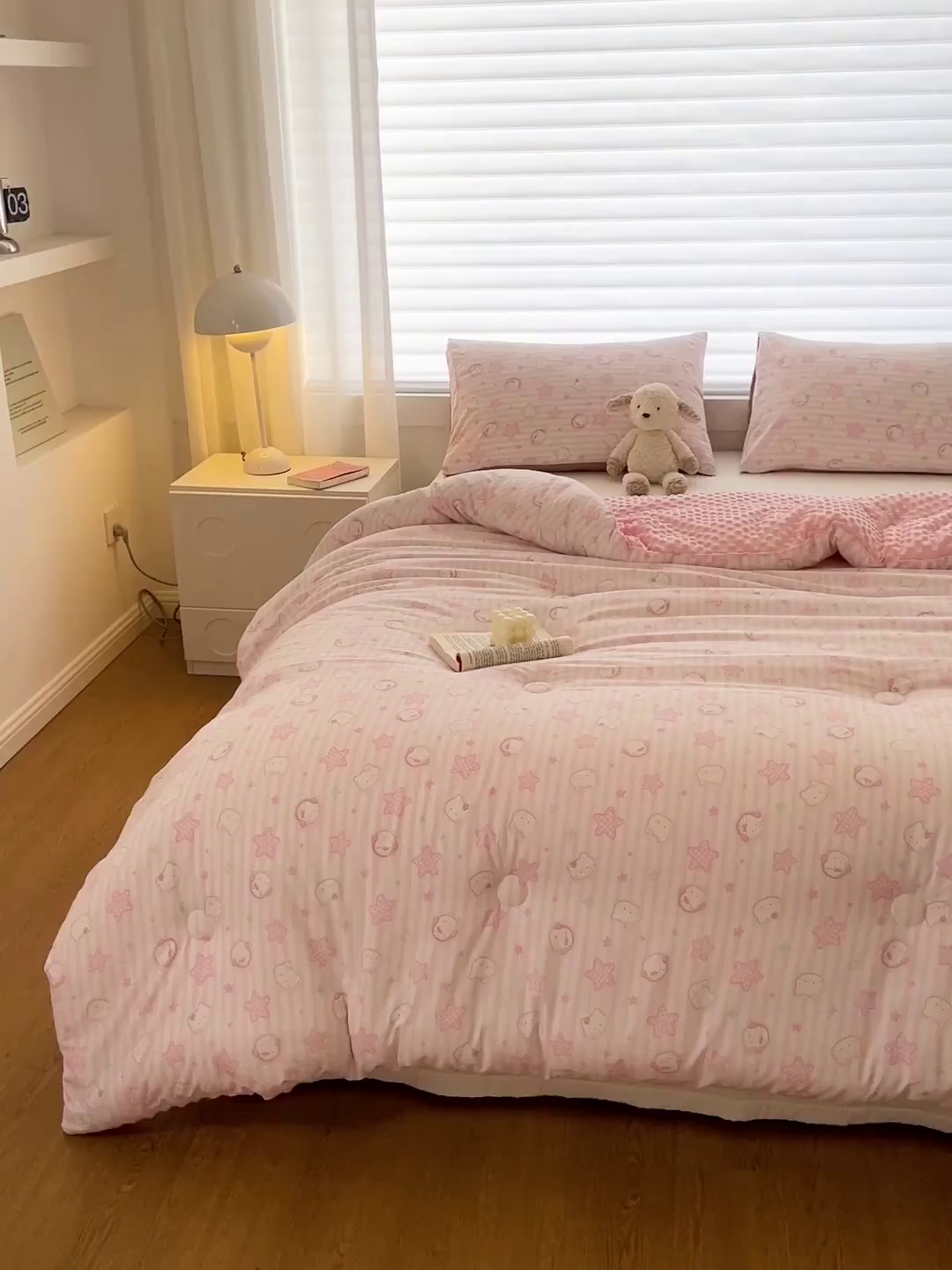 91家纺网 家纺一手货源 找家纺 丫丫家纺 2025新款云感木棉皱皱纱被子豆豆绒大豆被冬被被芯春秋豆豆被 星星凯蒂粉