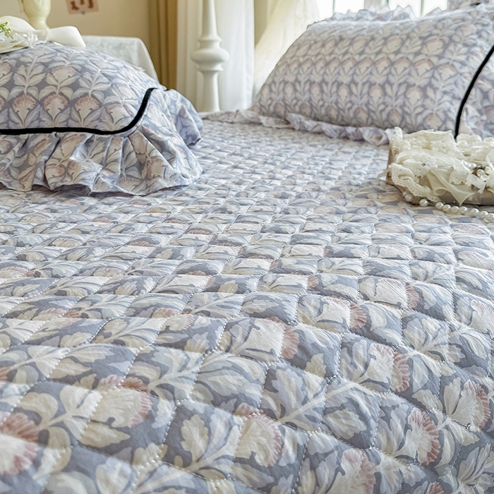 91家纺网 家纺一手货源 找家纺 宜凡家纺 2025新款A类水洗珍珠棉床盖三件套 夕雾