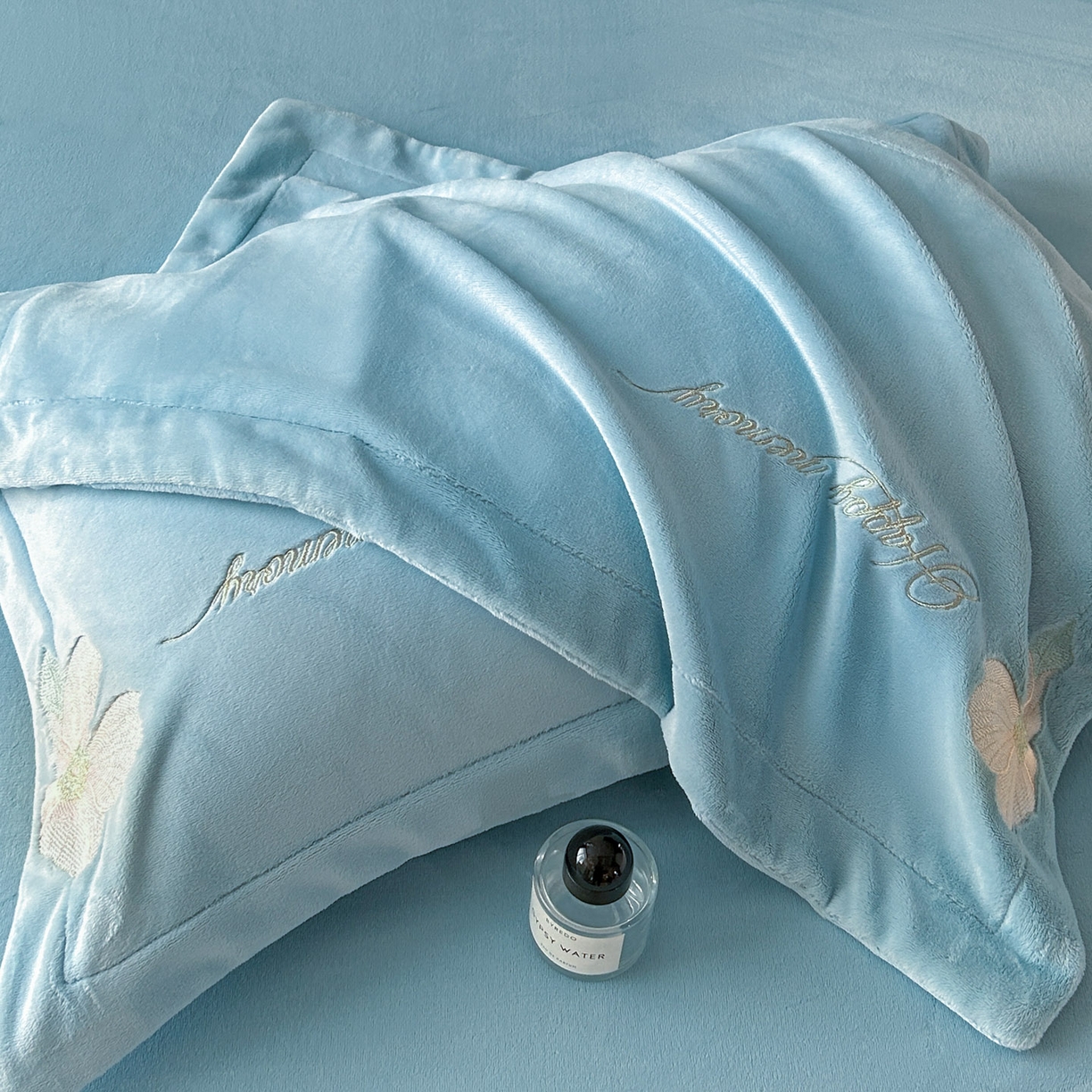 91家纺网 家纺一手货源 找家纺 （总）恋绒家纺 2025新款牛奶绒刺绣四件套-花舞