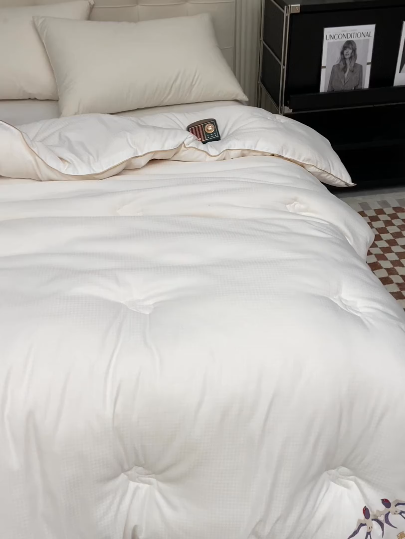 91家纺网 家纺一手货源 找家纺 （总）爱顿家纺 2025新款千鸟格燕窝蛋白温养被冬被芯被子秋冬被