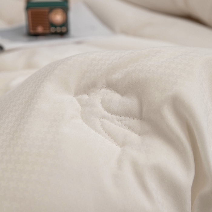 91家纺网 家纺一手货源 找家纺 （总）爱顿家纺 2025新款千鸟格燕窝蛋白温养被冬被芯被子秋冬被