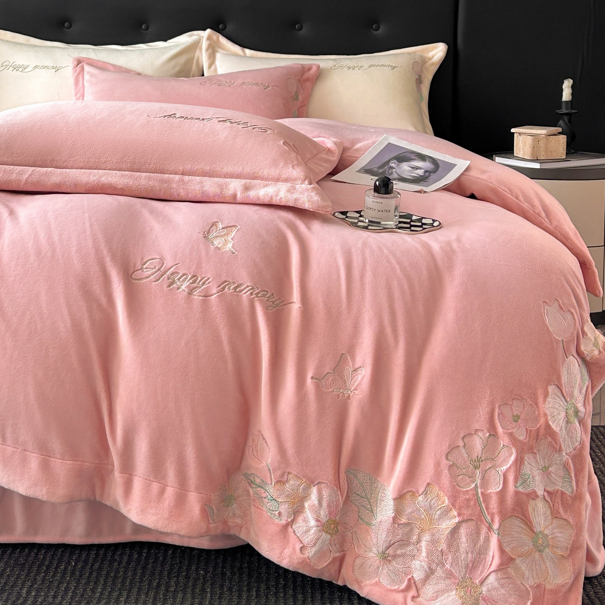 91家纺网 家纺一手货源 找家纺 恋绒家纺 2025新款牛奶绒刺绣四件套-花舞 嫩玉粉