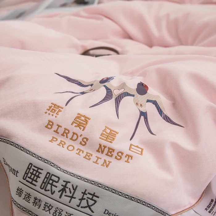 91家纺网 家纺一手货源 找家纺 爱顿家纺 2025新款千鸟格燕窝蛋白温养被冬被芯被子秋冬被 粉色