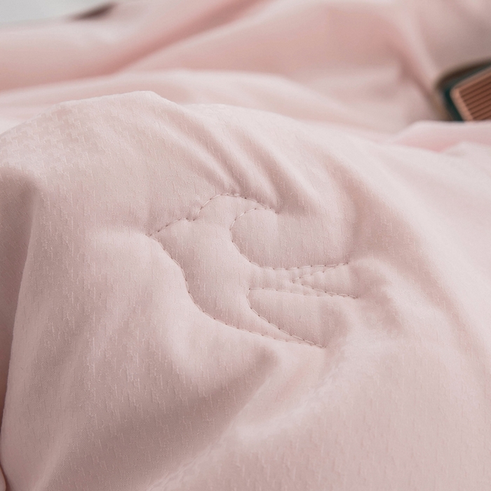 91家纺网 家纺一手货源 找家纺 爱顿家纺 2025新款千鸟格燕窝蛋白温养被冬被芯被子秋冬被 粉色