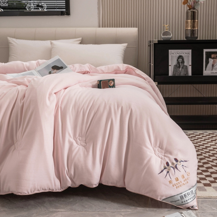 91家纺网 家纺一手货源 找家纺 爱顿家纺 2025新款千鸟格燕窝蛋白温养被冬被芯被子秋冬被 粉色