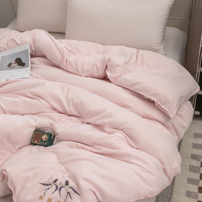 91家纺网 家纺一手货源 找家纺 爱顿家纺 2025新款千鸟格燕窝蛋白温养被冬被芯被子秋冬被 粉色