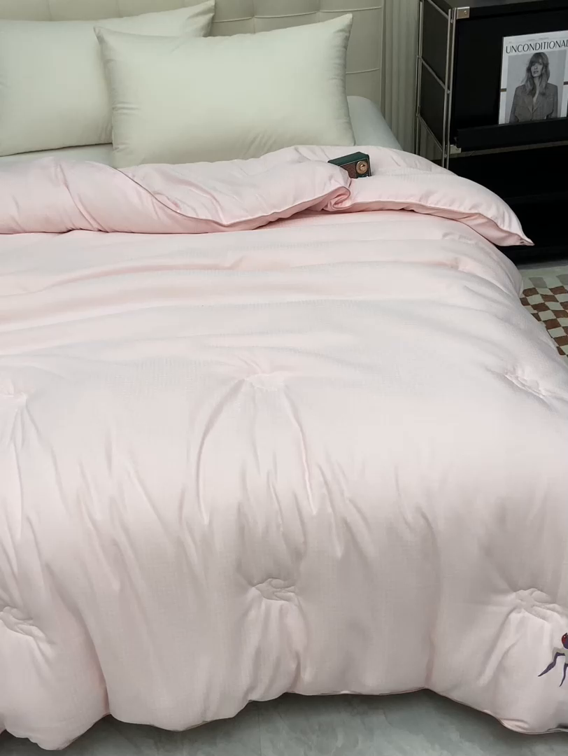 91家纺网 家纺一手货源 找家纺 爱顿家纺 2025新款千鸟格燕窝蛋白温养被冬被芯被子秋冬被 粉色