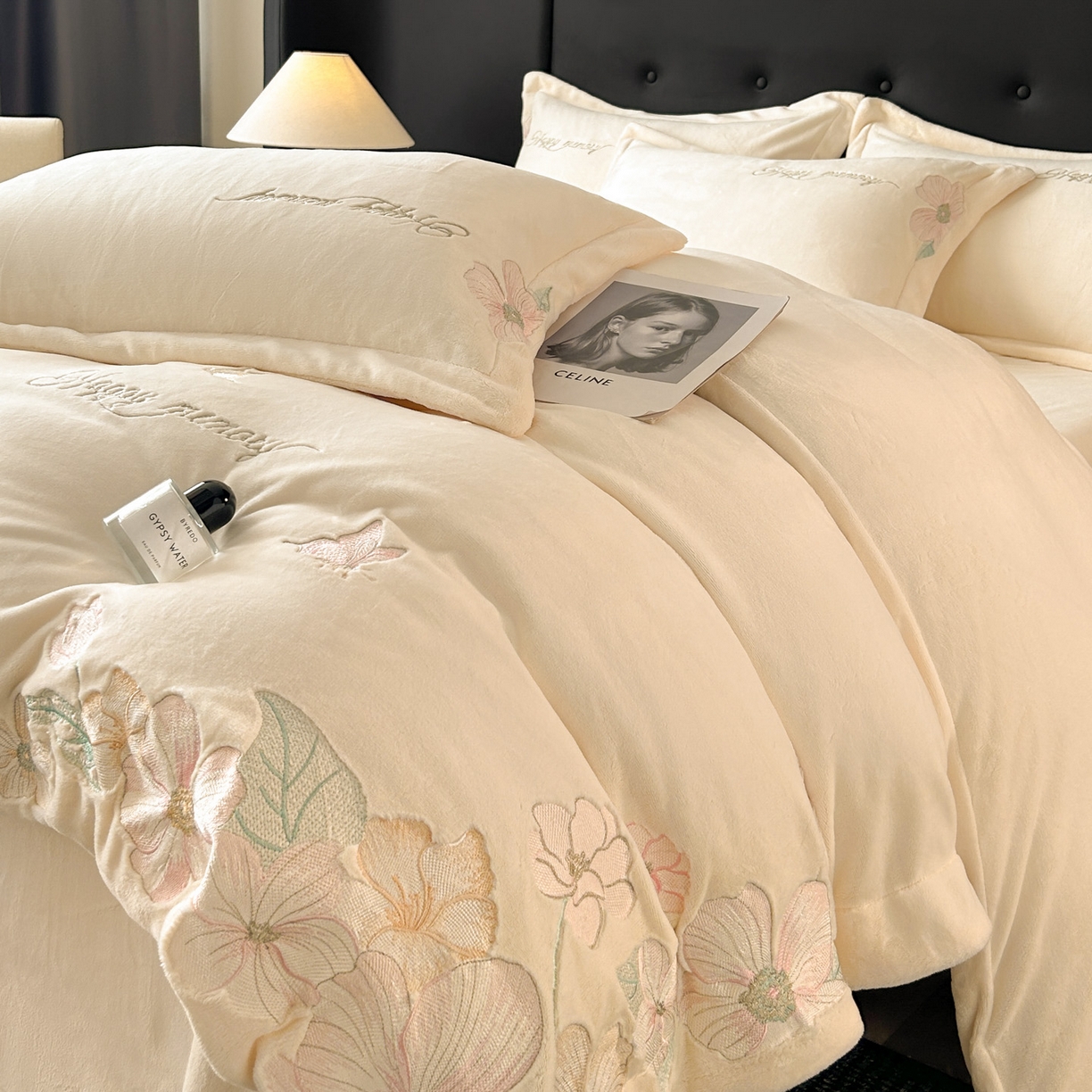 恋绒家纺 2025新款牛奶绒刺绣四件套-花舞 月牙黄