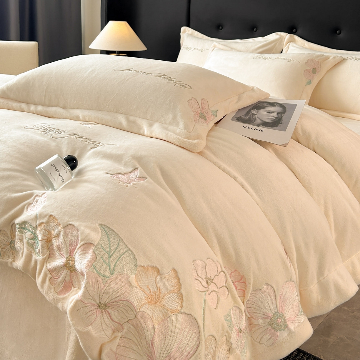 91家纺网 家纺一手货源 找家纺 恋绒家纺 2025新款牛奶绒刺绣四件套-花舞 月牙黄