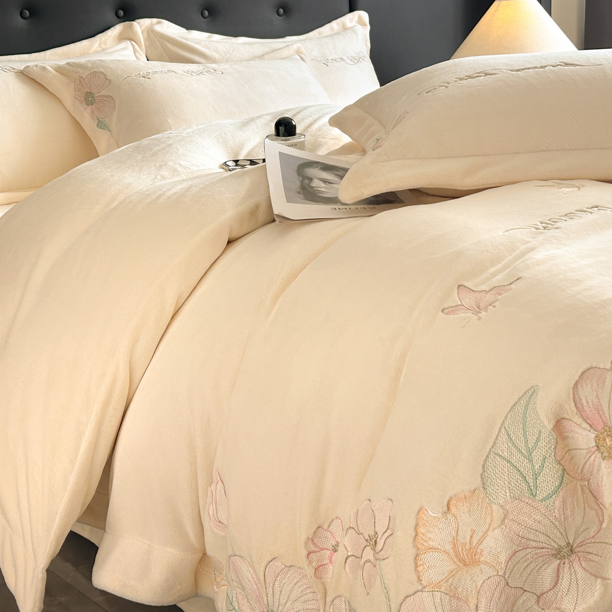 91家纺网 家纺一手货源 找家纺 恋绒家纺 2025新款牛奶绒刺绣四件套-花舞 月牙黄